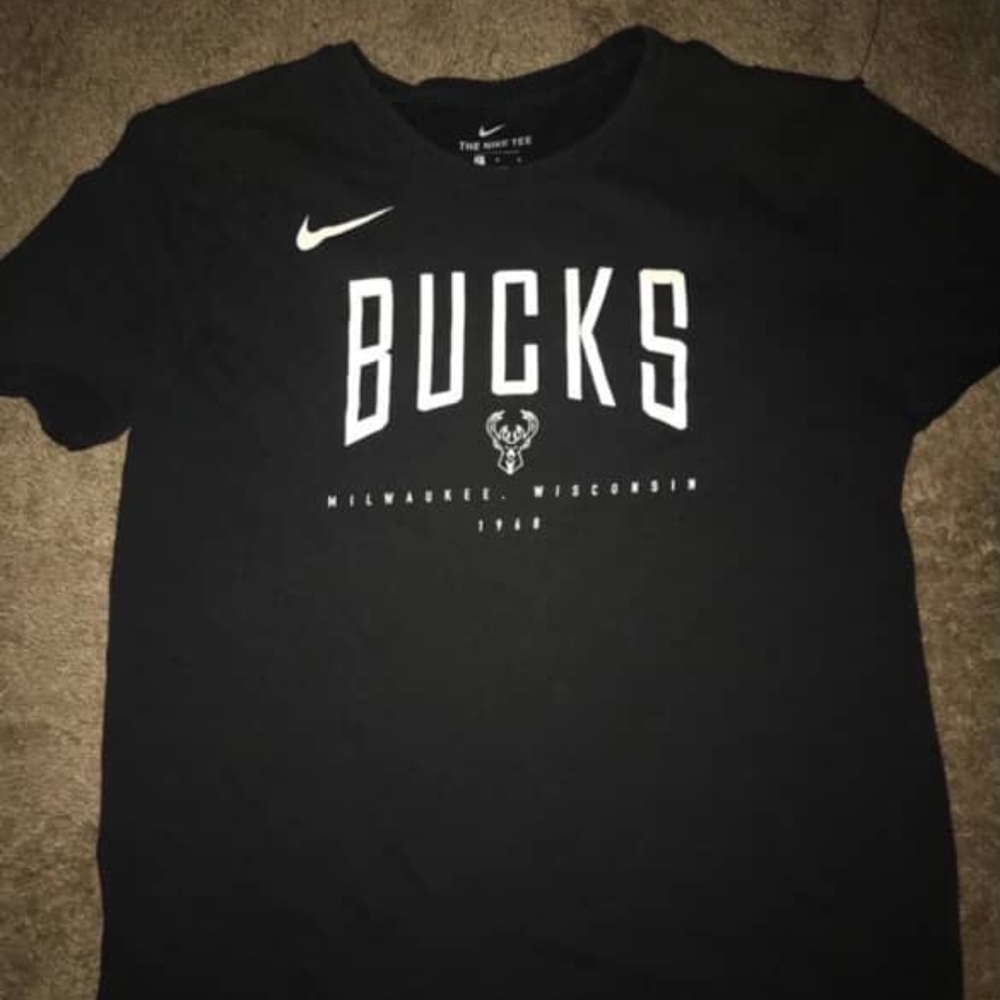 Nike Black Milwaukee Bucks Tee with White Print Size M